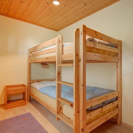 Quaint Chalet With Garden Terrace Fireplace Play Equipment شاليه