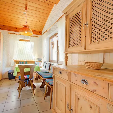 شاليه Quaint Chalet With Garden Terrace Fireplace Play Equipment Iselsberg