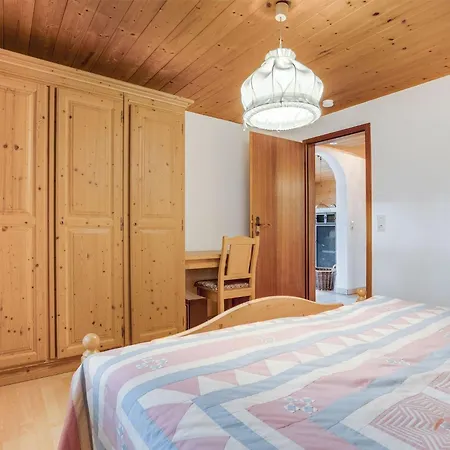 شاليه Quaint Chalet With Garden Terrace Fireplace Play Equipment Iselsberg