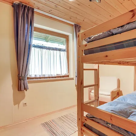 شاليه Quaint Chalet With Garden Terrace Fireplace Play Equipment Iselsberg